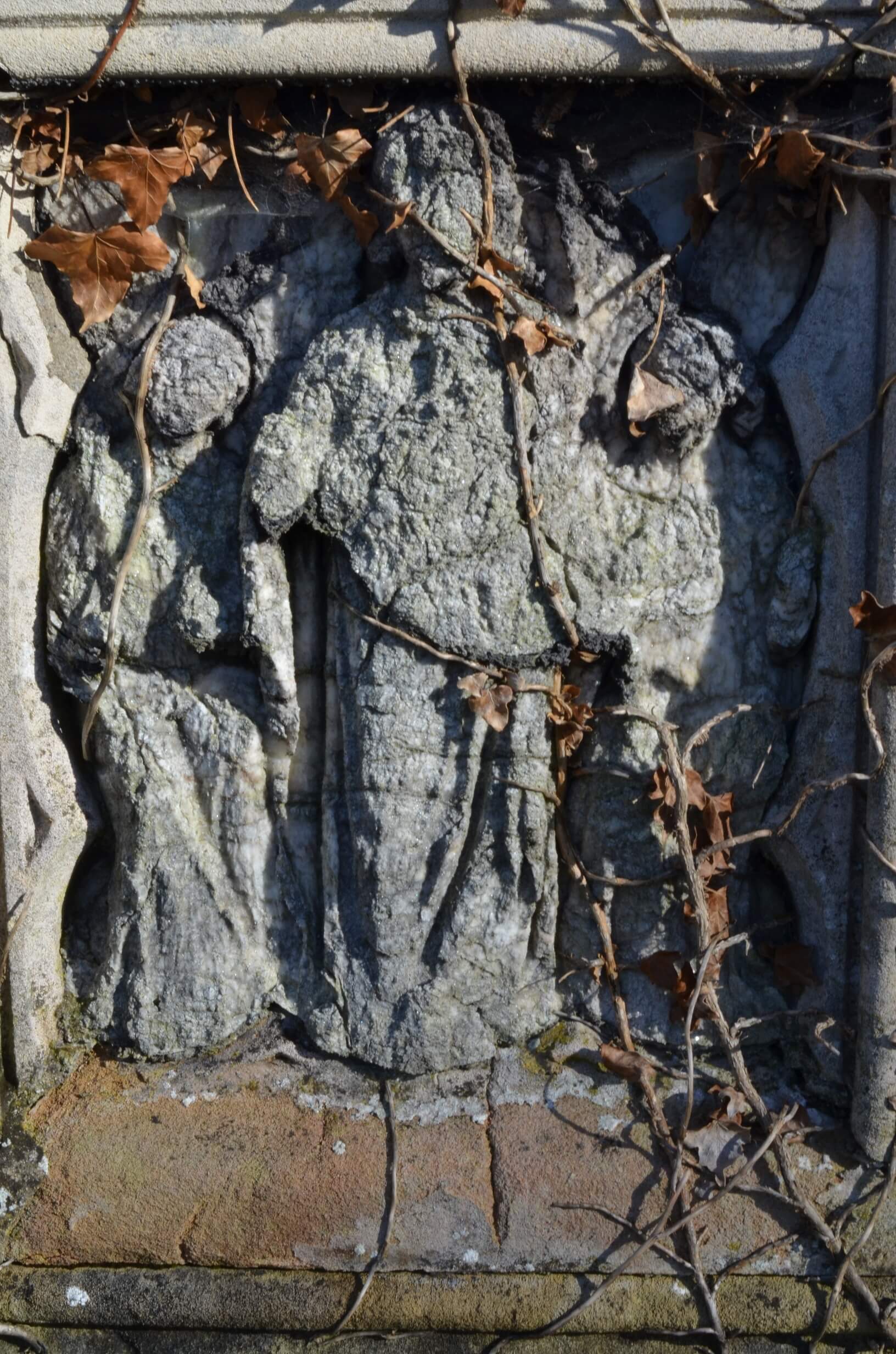 Eroded stone figures on chest tomb in Welford Road cemetery, Leicester.